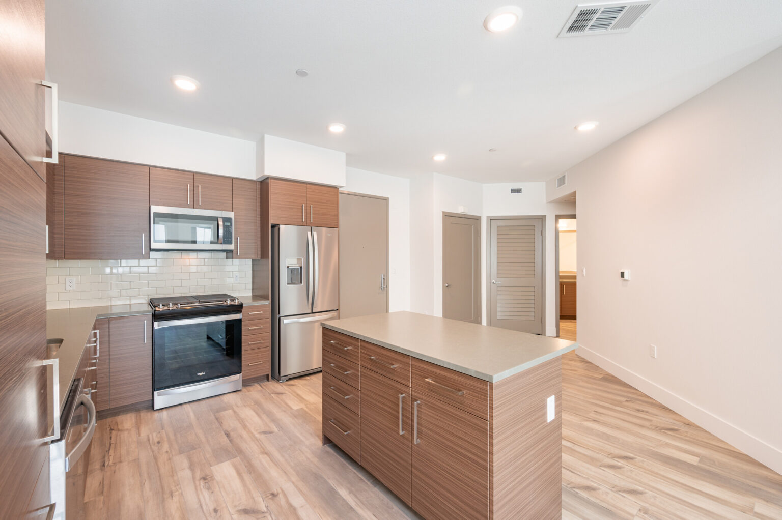 citron-apartments-anaheim-ca-building-photo-RTF-Brownstone-kitchen-horiz.jpg
